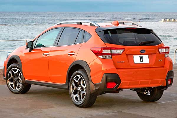Кроссовер Subaru XV 2 (GT) дорестайлинговая версия вид сзади