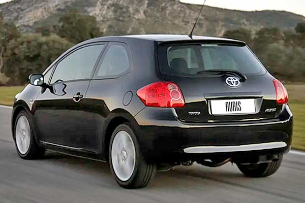 3-дверный hatchback Toyota Auris 1 (E150) дорестайлинговая версия вид сзади