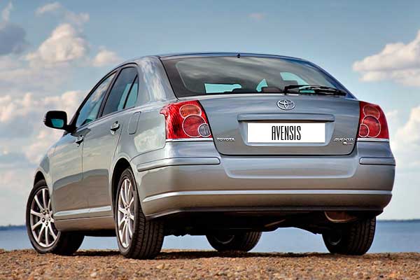 Лифтбэк Тойота Авенсис 2 (Т250) рестайлинговая версия вид сзади