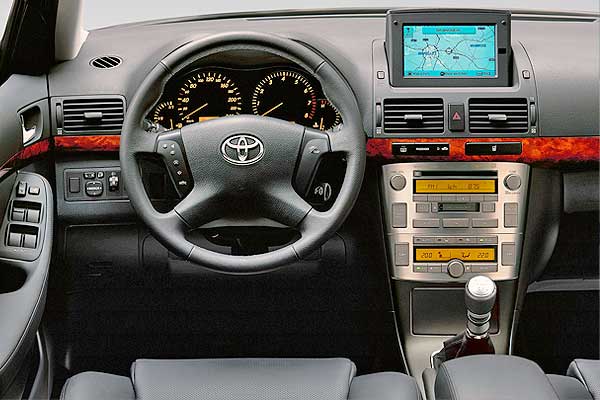 Toyota Avensis II (T250) до обновления интерьер