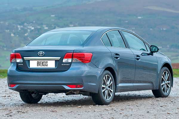 Седан Тойота Авенсис 3 (Т270) первая рестайлинговая версия вид сзади