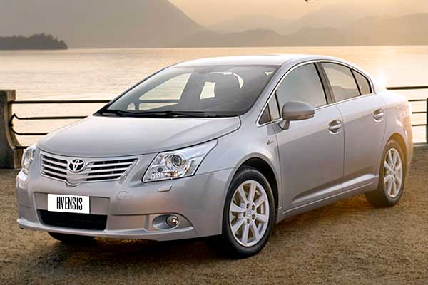 Седан Тойота Авенсис 3 (Т270) до рестайлинга вид спереди