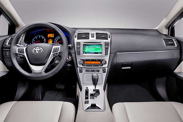 Тойота Авенсис 3 (Т270) после первого обновления интерьер