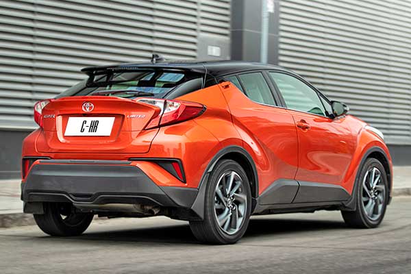 Кроссовер Toyota C-HR 1 (AX10) рестайлинговая версия вид сзади