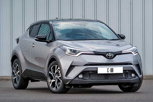 Кроссовер Тойота C-HR (AX10) до рестайлинга вид спереди