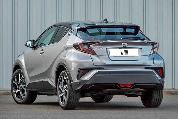 Кроссовер Toyota C-HR 1 (AX10) дорестайлинговая версия вид сзади