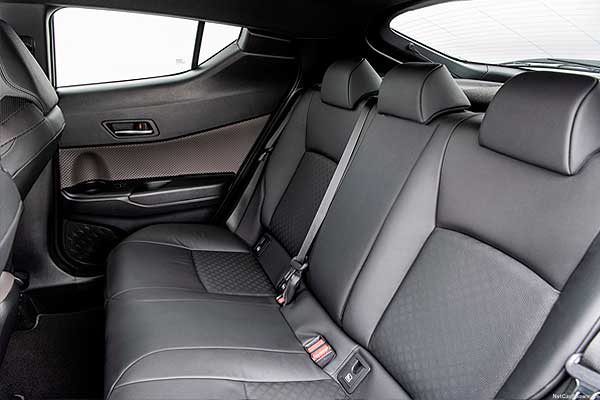 Кроссовер Toyota C-HR I (AX10) рестайлинговая модификация салон