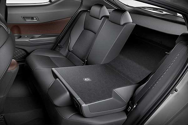 Кроссовер Toyota C-HR I (AX10) дорестайлинговая модификация салон