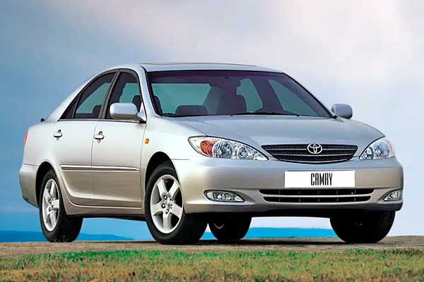 Седан Тойота Камри 5 (XV30) до рестайлинга вид спереди