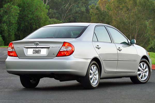 Sedan Toyota Camry 5 (XV30) дорестайлинговая версия вид сзади