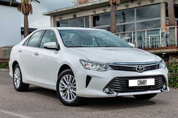 Sedan Toyota Camry 7 (XV50) первый рестайлинг вид спереди