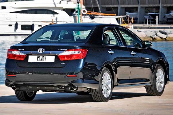 Sedan Toyota Camry 7 (XV50) дорестайлинговая версия вид сзади