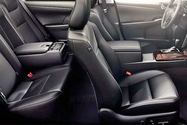 Sedan Toyota Camry VII (XV50) вторая рестайлинговая модификация салон