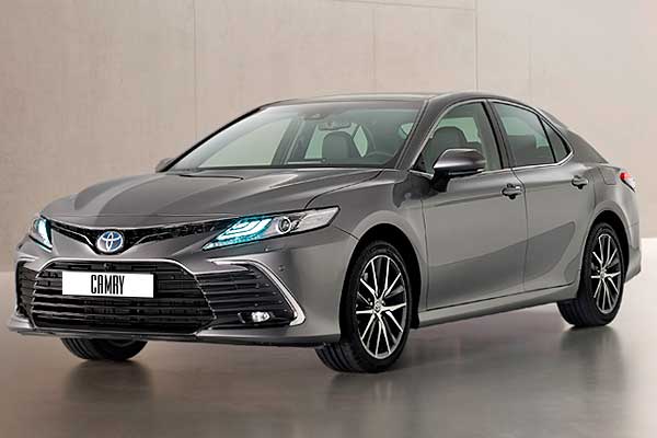 Sedan Toyota Camry 8 (XV70) рестайлинг вид спереди