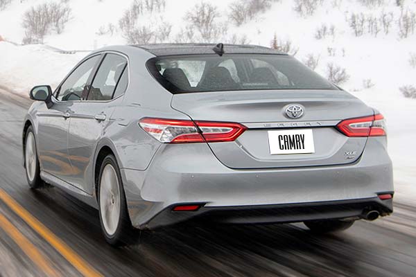 Sedan Toyota Camry 8 (XV70) дорестайлинговая версия вид сзади