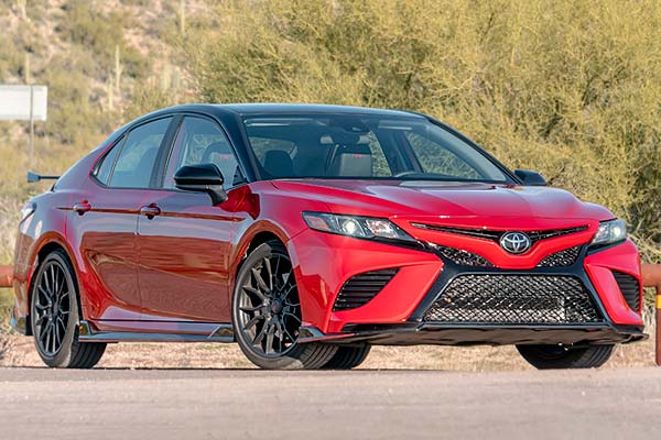 Седан Тойота Камри 8 TRD (XV70) дорестайлинговая модификация