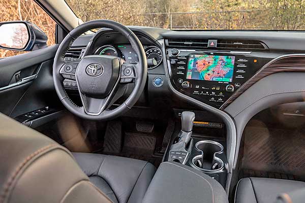 Toyota Camry VIII (XV70) до обновления интерьер