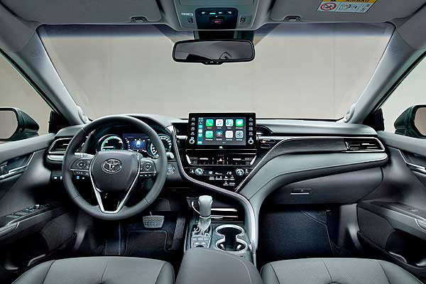 Тойота Камри 8 (XV70) после обновления интерьер