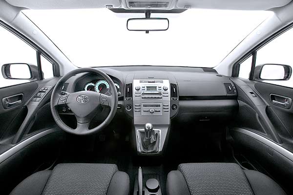 Компактвэн Тойота Королла Версо 2 (AR10) интерьер торпедо до обновления