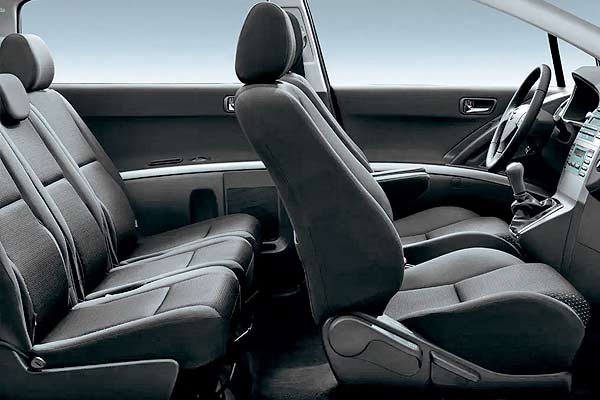 Компактвэн Тойота Королла Версо 2 салон рестайлинговая модификация