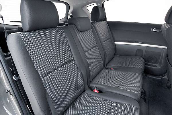 Компактвэн Toyota Corolla Verso II (AR10) салон дорестайлинговая модификация