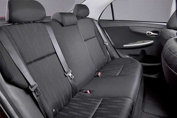 Седан Тойота Королла Америка 10 (E140) рестайлинговая модификация салон