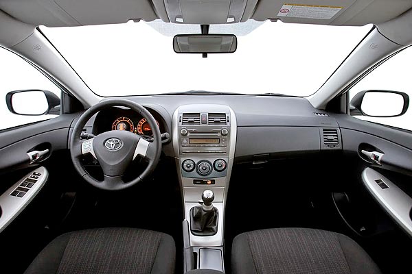 Седан Тойота Королла 10 (Е150) интерьер торпедо до обновления