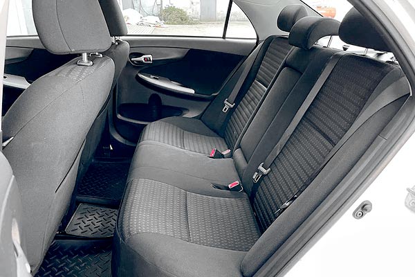 Sedan Toyota Corolla X (E150) салон рестайлинговая модификация