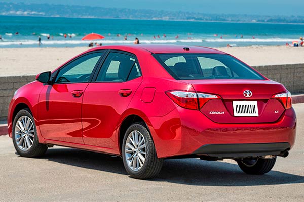 Седан Toyota Corolla L/LE USA 11 (E170) вид спереди дорестайлинговая версия