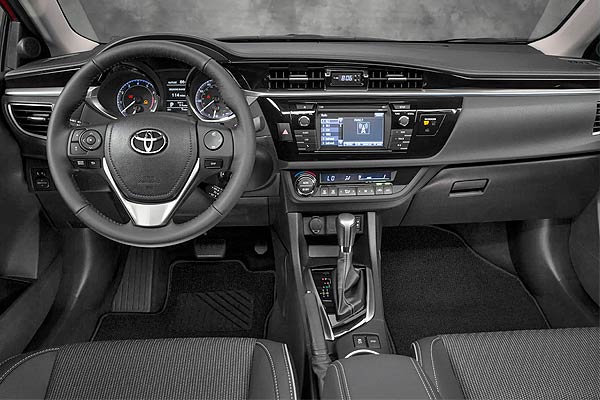 Sedan Toyota Corolla USA XI (E170) интерьер торпедо до обновления