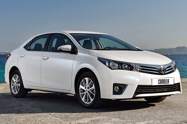 Седан Тойота Королла 11 (Е180) вид спереди до рестайлинга