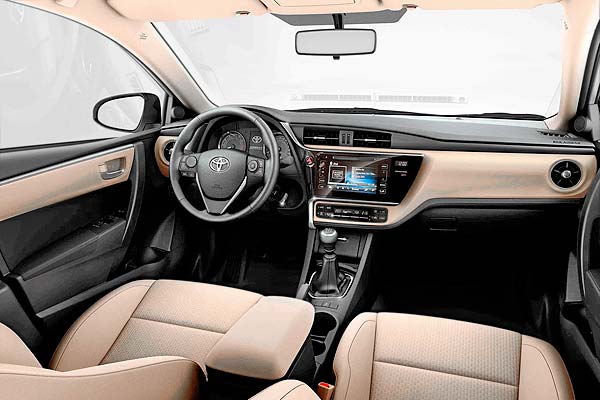 Седан Тойота Королла 11 (Е180) интерьер торпедо после обновления