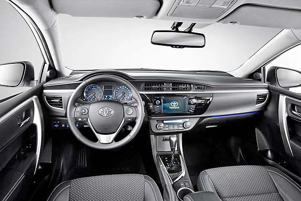 Седан Тойота Королла 11 (Е180) интерьер торпедо до обновления