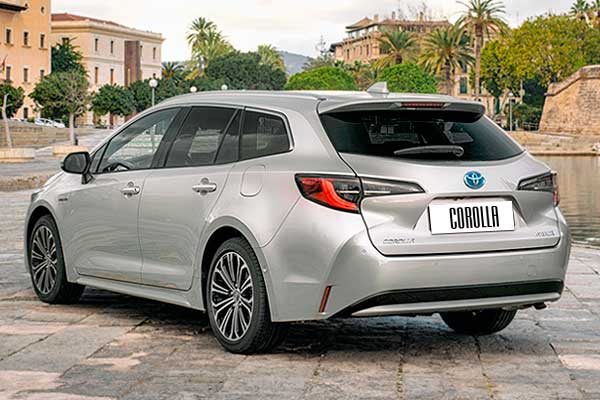 Универсал Тойота Королла 12 Touring Sports (Е210) дорестайлинговая модификация вид сзади