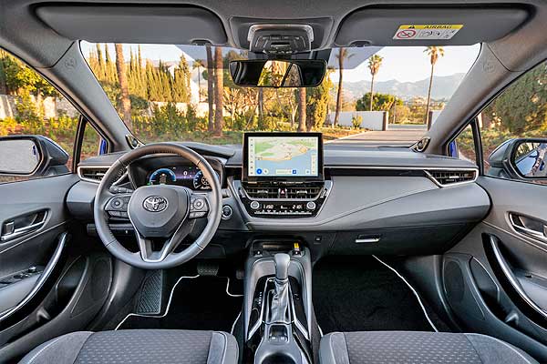 Тойота Королла 12 (Е210) после первого обновления интерьер