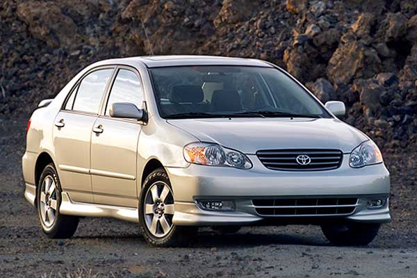 Седан Тойота Королла LE США 9 (Е130) вид спереди дорестайлинговая модификация