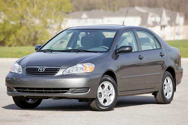 Седан Toyota Corolla SE USA 9 (Е130) вид спереди рестайлинг