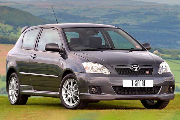 Hatchback Toyota Corolla T-Sport 9 (E120) вид спереди рестайлинг