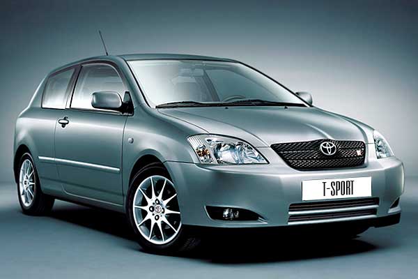 Хэтчбек Тойота Королла T-Sport 9 (Е120) вид спереди до рестайлинга