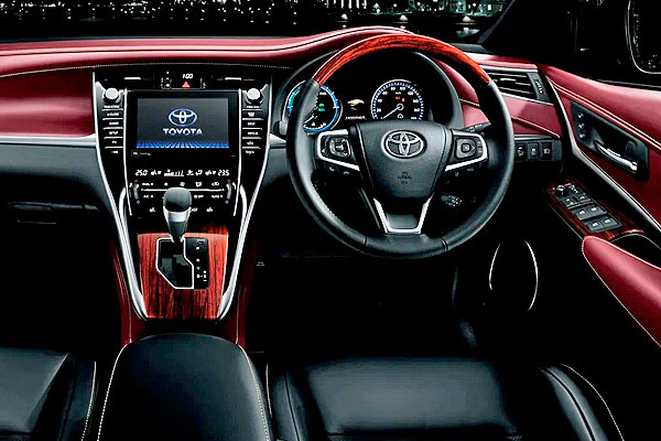 Кроссовер Toyota Harrier III (XU60) интерьер торпедо до обновления