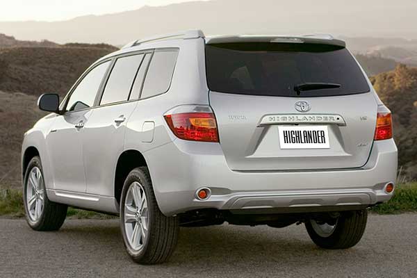 Кроссовер Toyota Highlander 2 (XU40) дорестайлинговая версия вид сзади