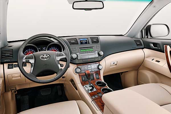 Кроссовер Тойота Хайлендер 2 (XU40) после обновления интерьер