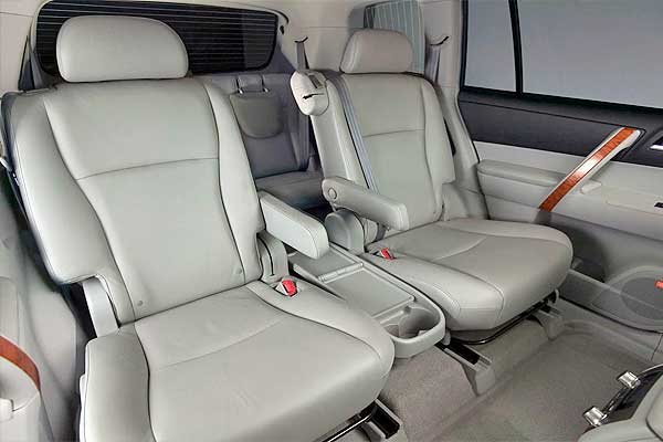 Кроссовер Toyota Highlander II (XU40) дорестайлинговая модификация салон