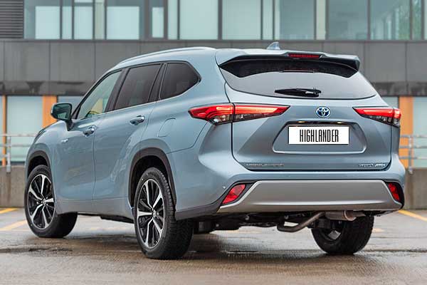 Кроссовер Toyota Highlander 4 (XU70) вид сзади