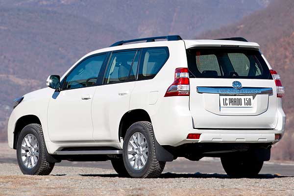 5-дверный внедорожник Toyota Land Cruiser Prado 150 (J150) первая рестайлинговая версия вид сзади
