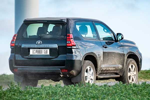 3-дверный внедорожник Toyota Land Cruiser Prado 150 (J150) вторая рестайлинговая версия вид сзади