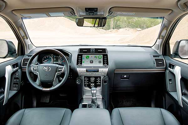 Внедорожник Тойота Land Cruiser Prado 150 (J150) после третьего обновления интерьер