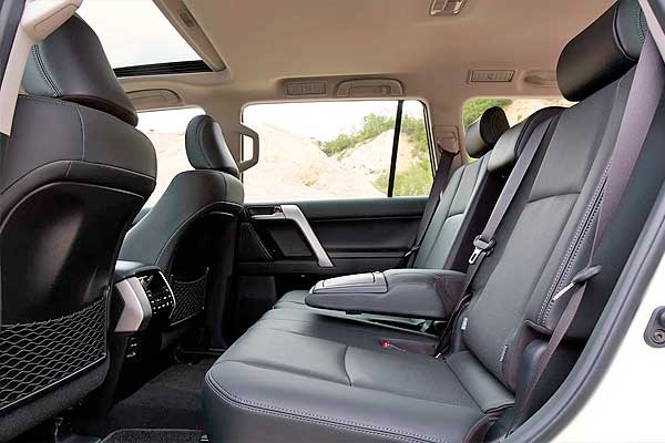 Внедорожник Toyota Land Cruiser Prado 150 (J150) третья рестайлинговая модификация салон