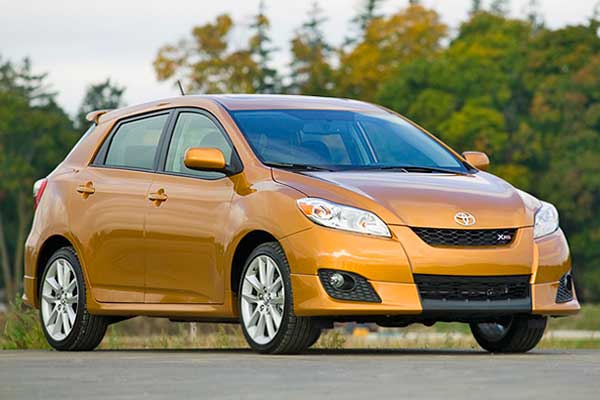 Компактвэн Тойота Матрикс S/XRS 2 (Е140) вид спереди до рестайлинга