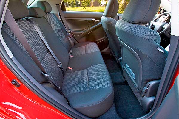 Компактвэн Тойота Матрикс 2 (E140) рестайлинговая модификация салон